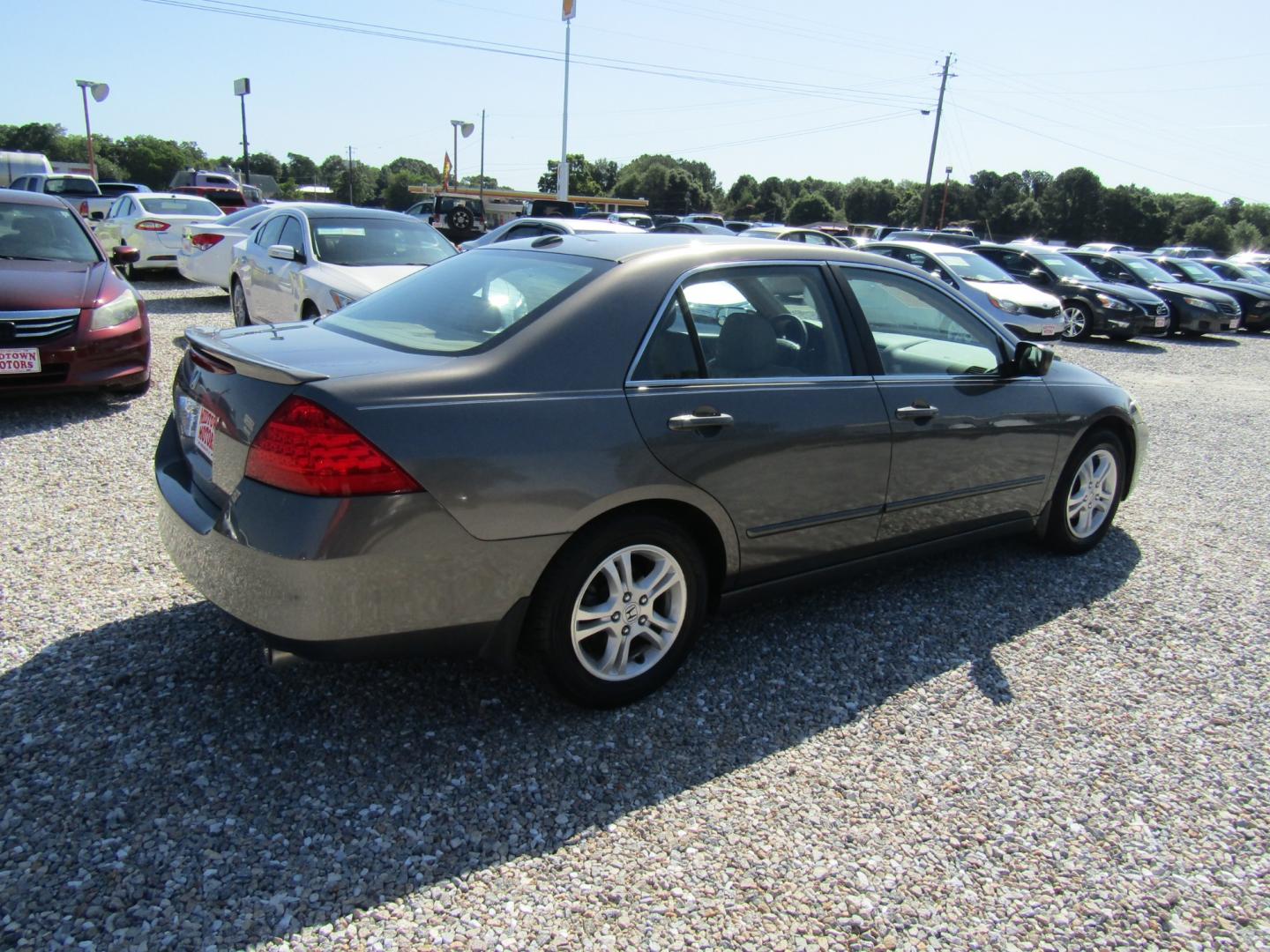 2007 Brown /Tan Honda Accord (1HGCM56827A) with an V6 engine, Automatic transmission, located at 15016 S Hwy 231, Midland City, AL, 36350, (334) 983-3001, 31.306210, -85.495277 - Photo#7